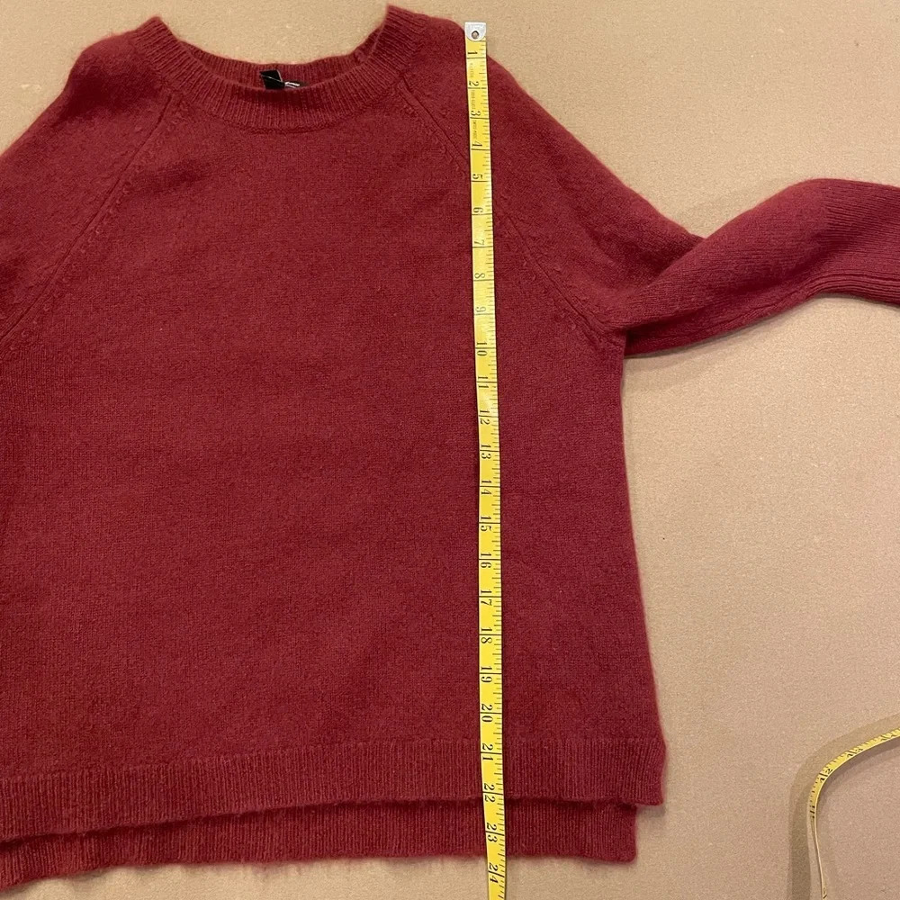 Saks Fifth Avenue Cold Shoulder Cashmere Sweater Size Medium - Picture 12 of 12